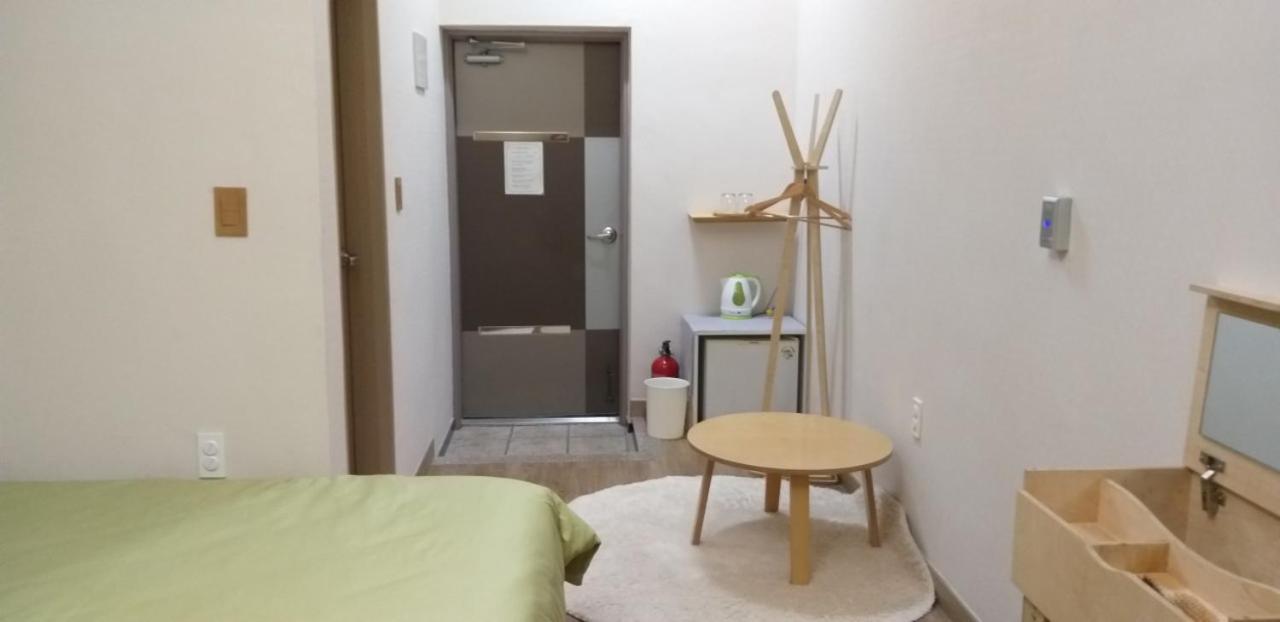 Moon Forest Guesthouse Jeju Buitenkant foto